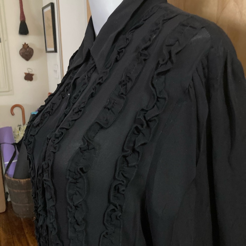 NWOT. Max Studio Black 100% Silk Ruffled Shirt/Blouse sz L